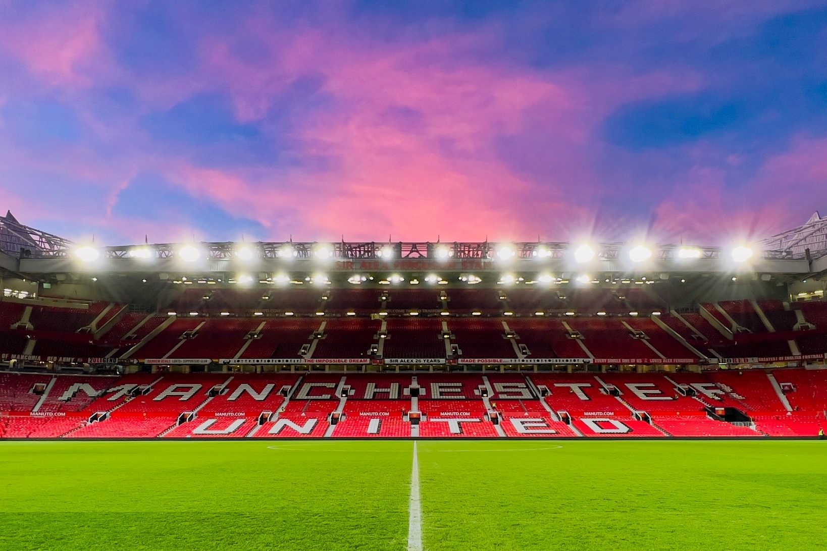 Old Trafford Tidak Terpilih Dalam Bidaan UK & Ireland Kerana Pengubahsuaian