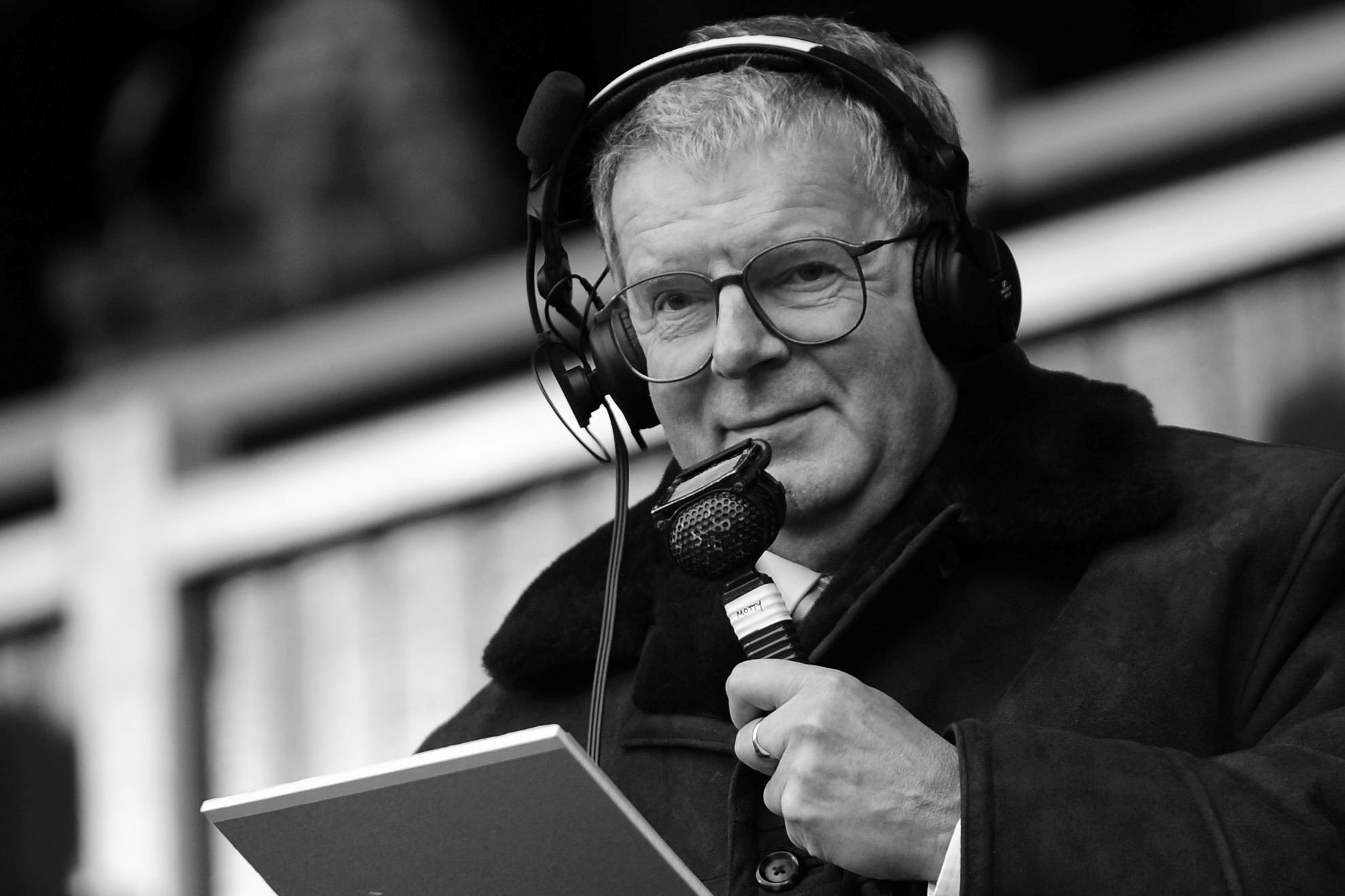 Pengulas Bola Sepak Legenda, John Motson Meninggal Dunia
