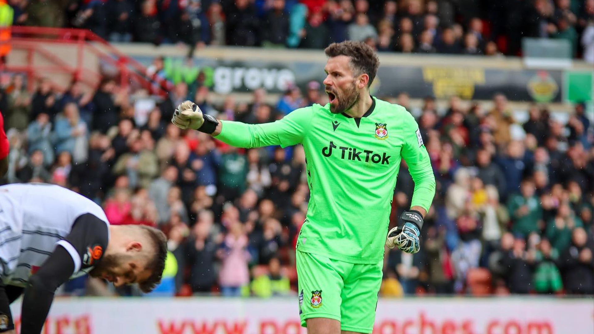 Bekas Penjaga Gol Man Utd Keluar Dari Persaraan Bantu Kelab Ryan Reynolds