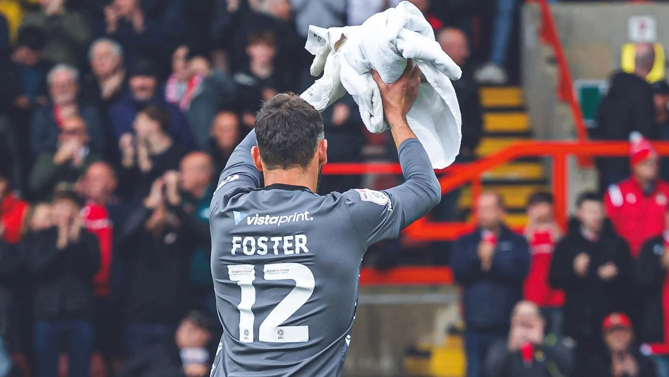 Bekas Penjaga Gol Man Utd Bersara Buat Kali Kedua