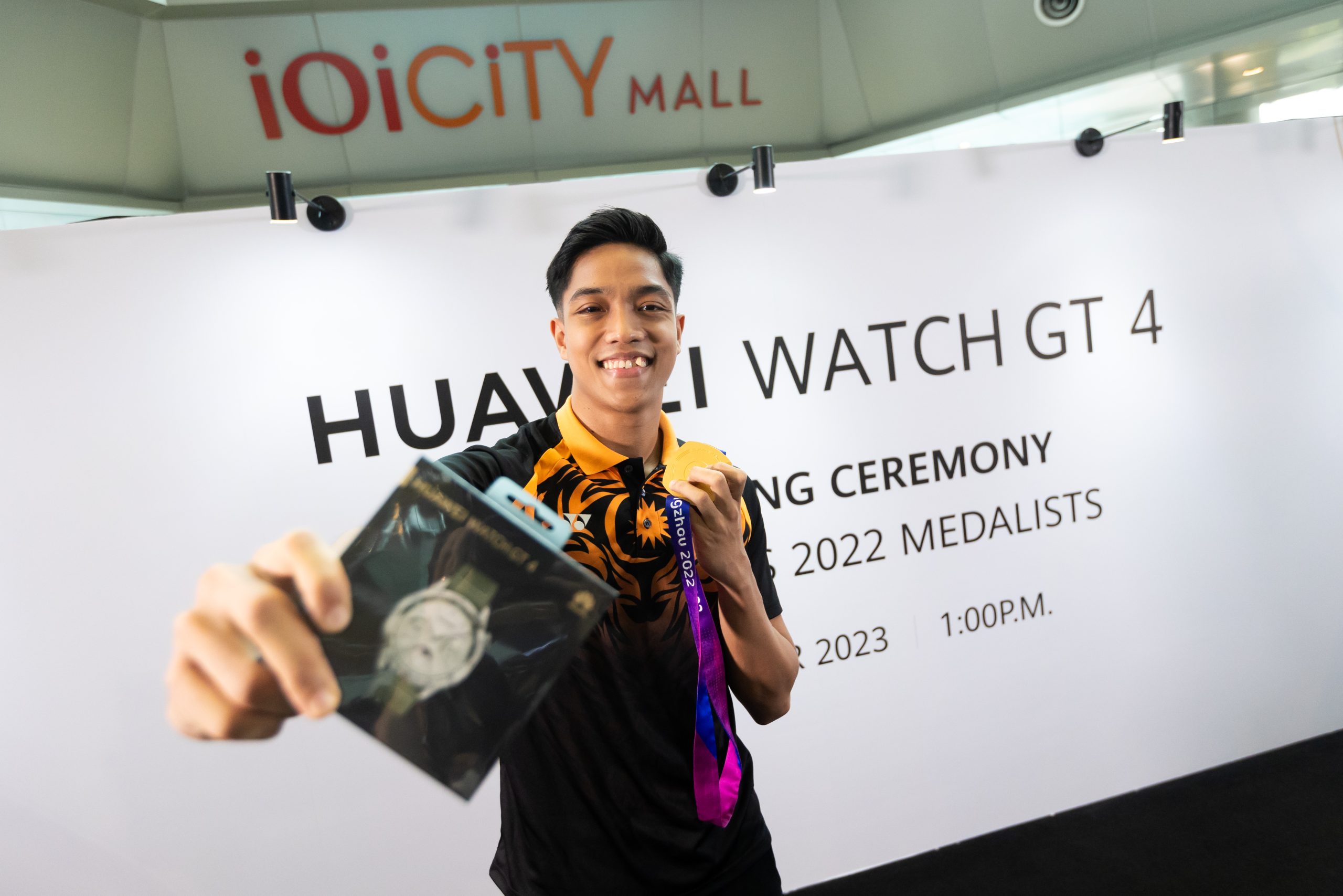 Pemenang Pingat Sukan Asia 2022 Terima Huawei Watch GT4