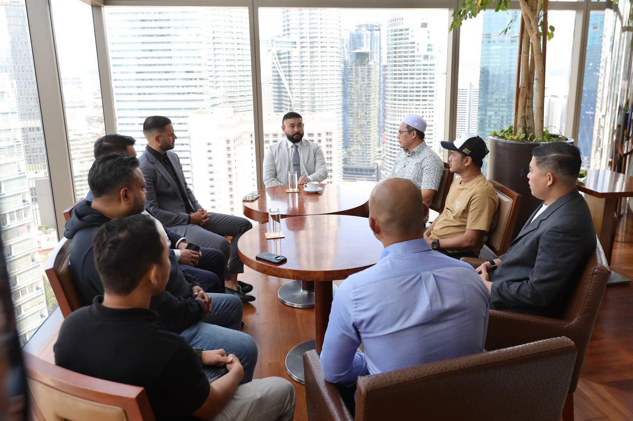 Presiden PBSNT Bertemu TMJ, Ukur Baju Di Badan Sendiri & Perkasa Bakat Baharu