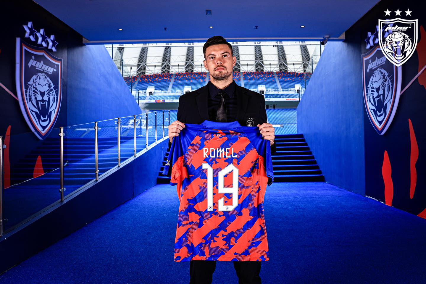 Penyerang Naturalisasi Kebangsaaan Sertai Juara Liga Super 10 Kali