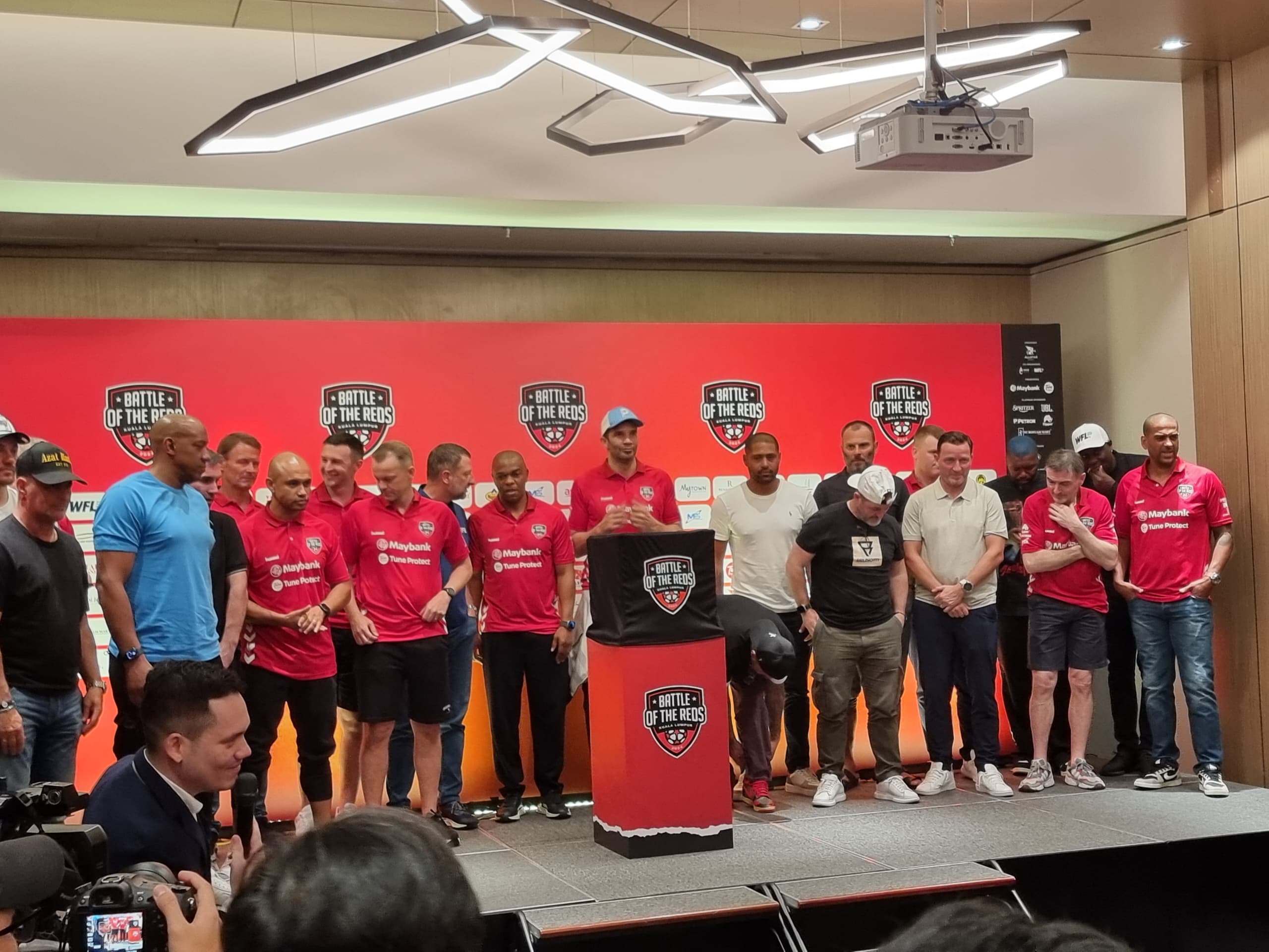 Padang SNBJ Sedia Untuk Pertembungan Legenda Liverpool & Man Utd