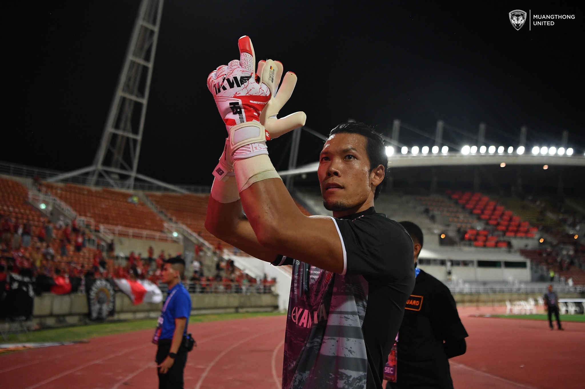 Kawin Bersara Bola Sepak Usia 34 Tahun