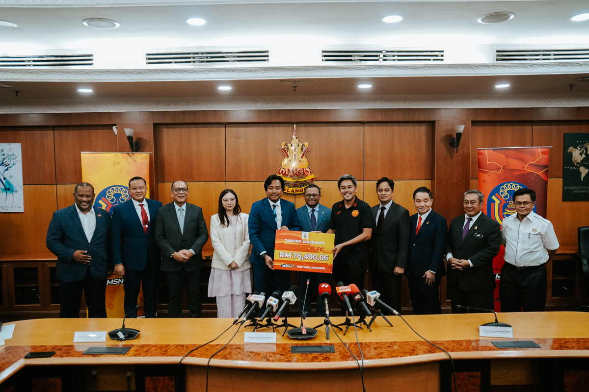 MB Selangor Serah Kutipan Tabung Solidariti Berjumlah RM76,490.06 Kepada Selangor FC