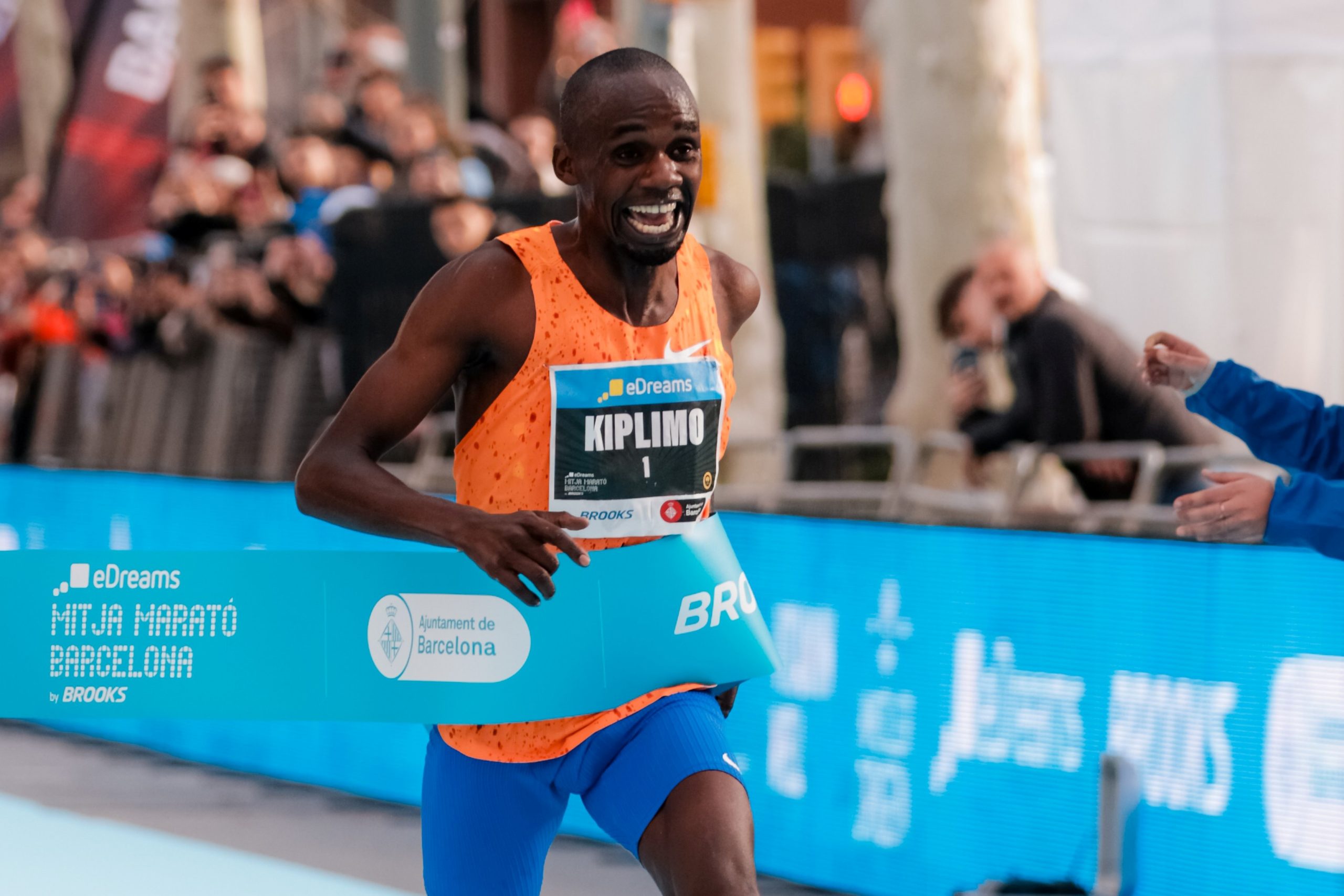 Jacob Kiplimo Manusia Pertama Catat Rekod Larian Separuh Maraton Bawah 57 Minit