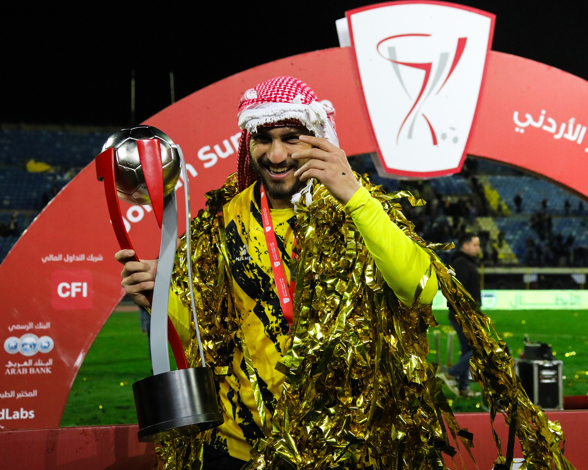 Bekas Penyerang Selangor FC Julang Trofi Di Jordan