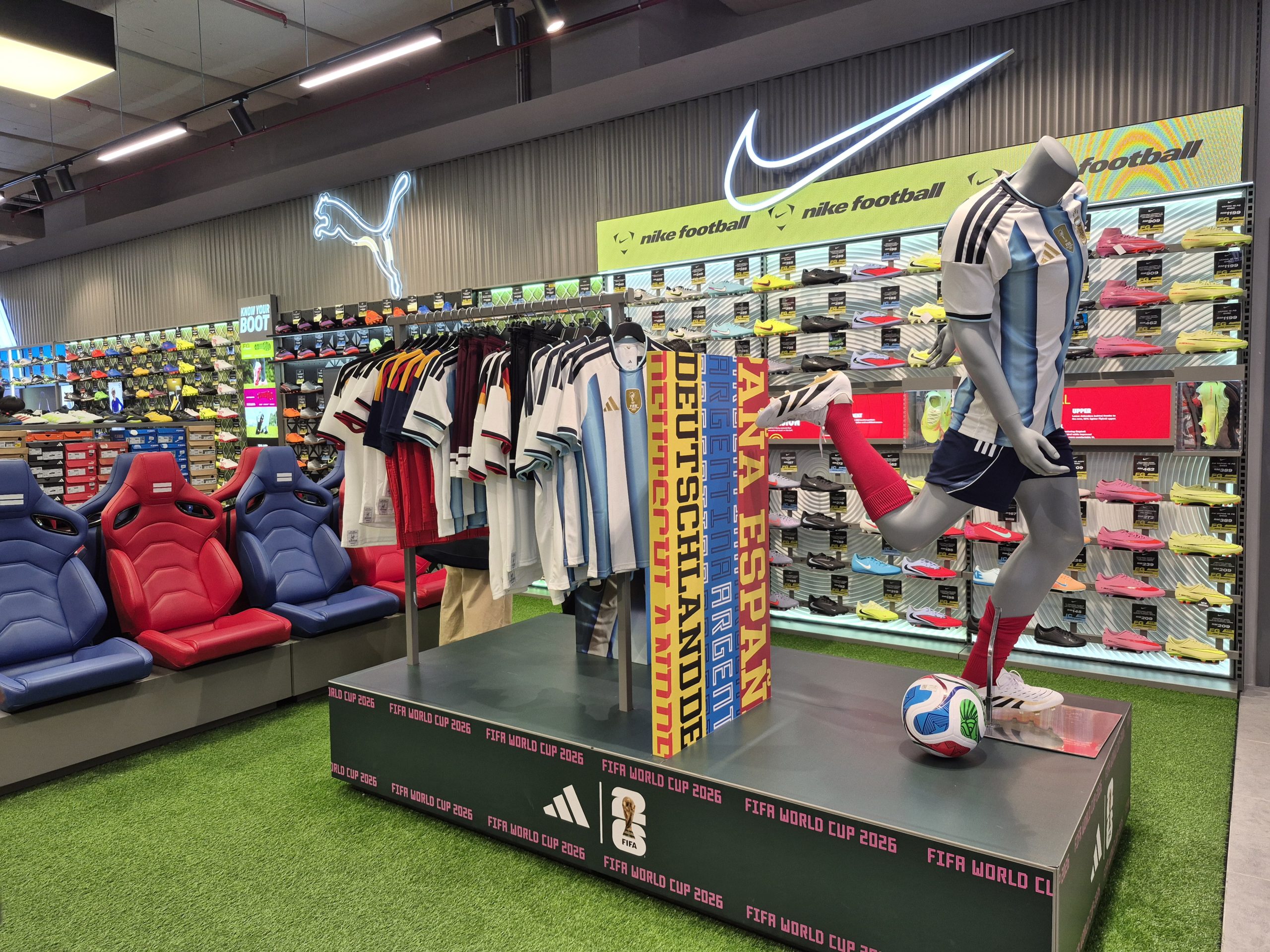 Sports Direct Buka ‘Flagship Store’ Ketiga – Tampilkan Zon Bola Sepak Terbesar