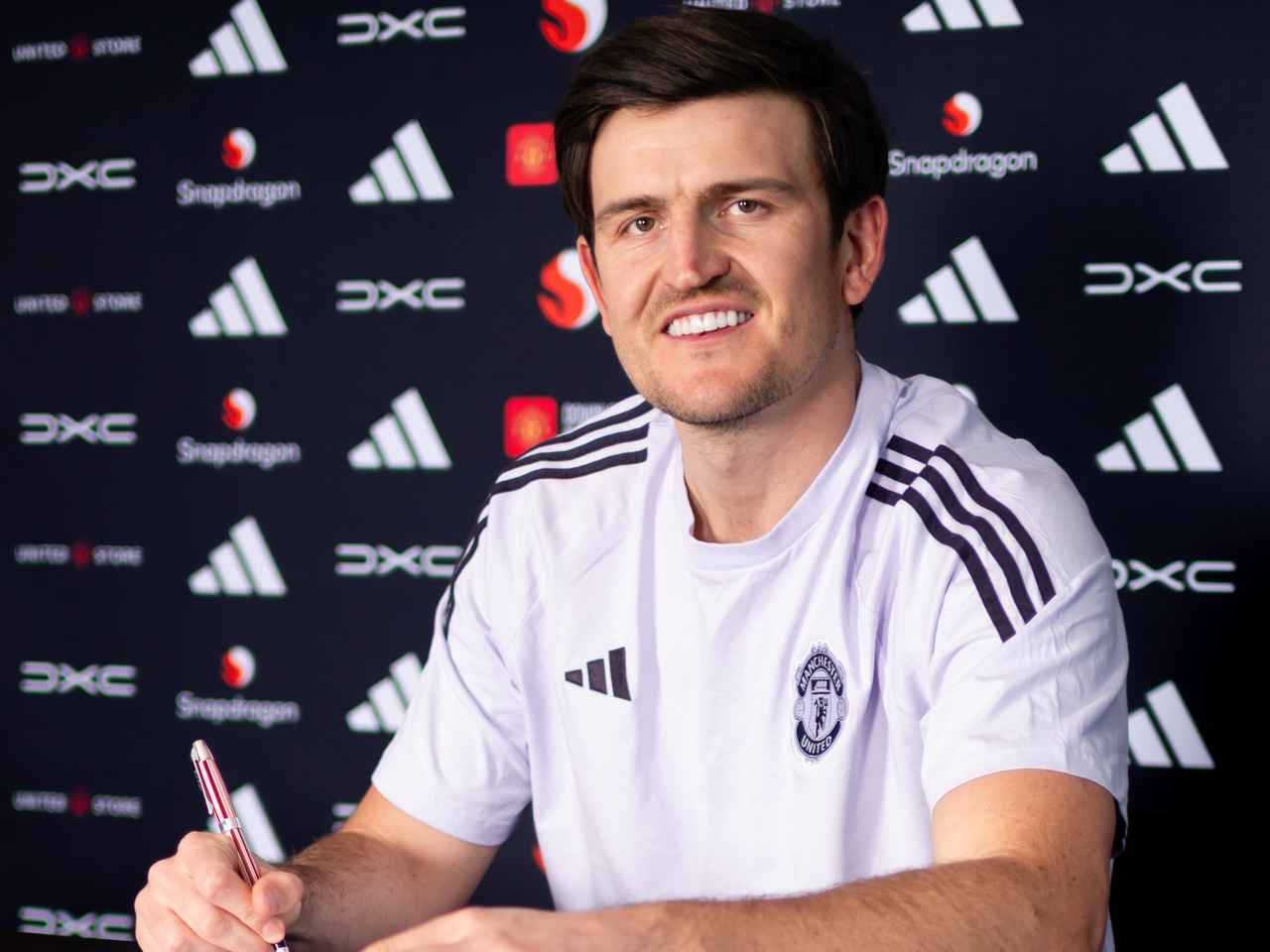Harry Maguire Terus Beraksi Bersama Man Utd Sehingga Jun 2027