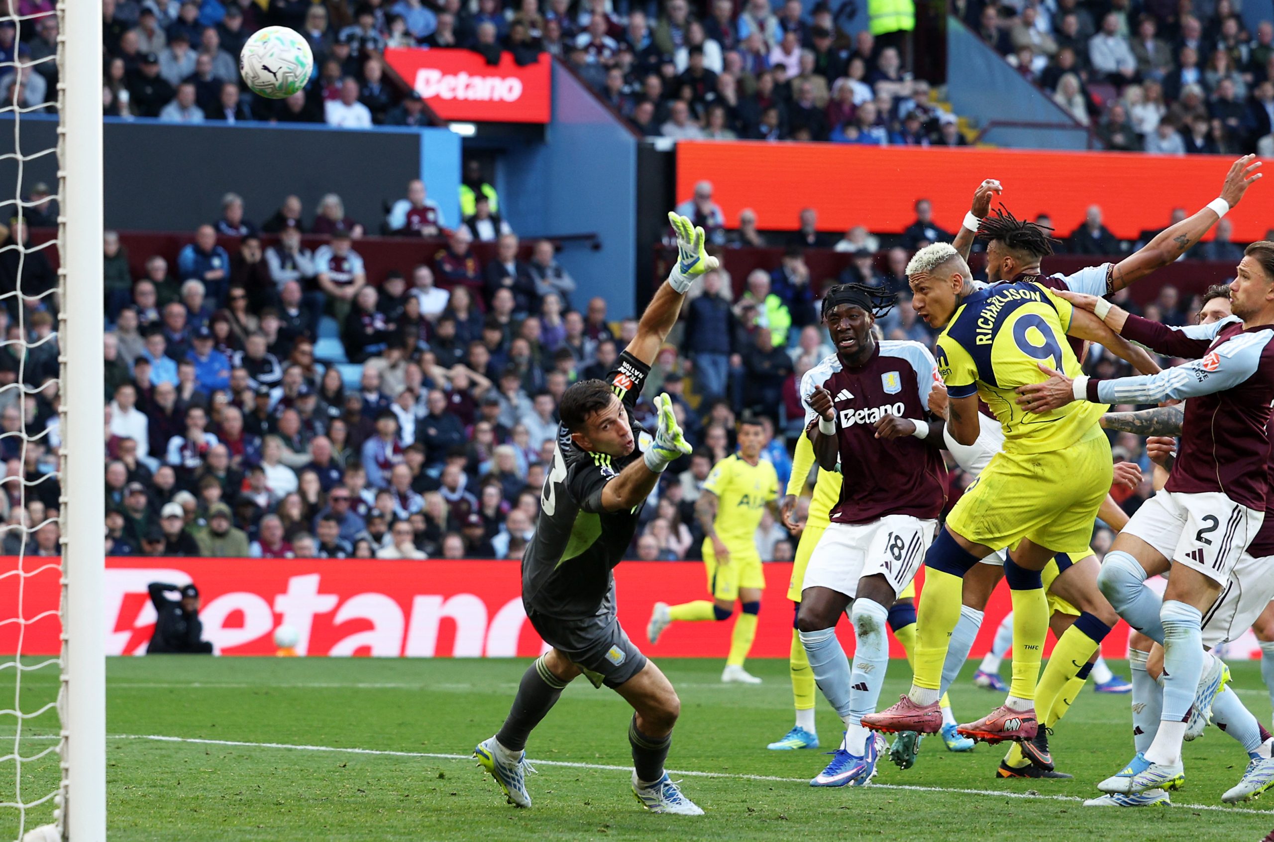 Spurs Keluar Dari Zon Penyingkiran