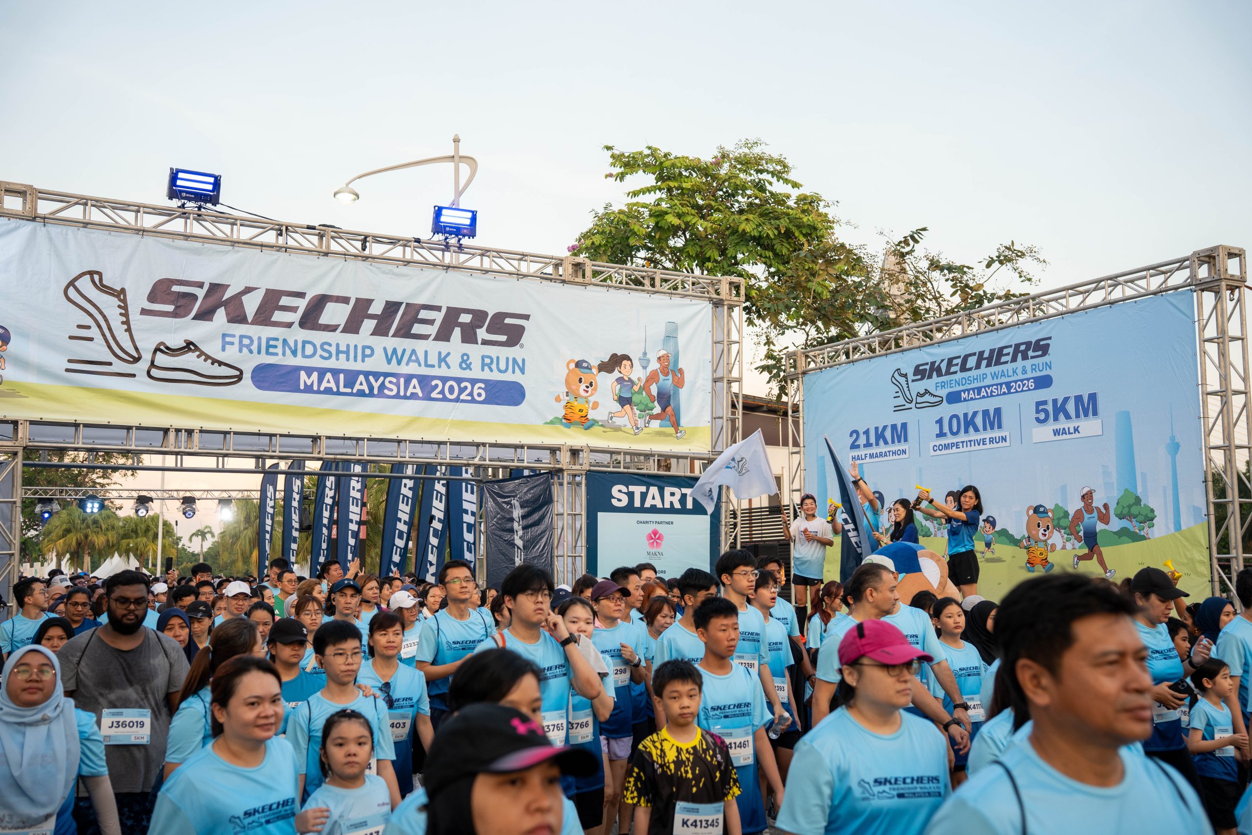10,000 Peserta Meriahkan Skechers Friendship Walk & Run 2026
