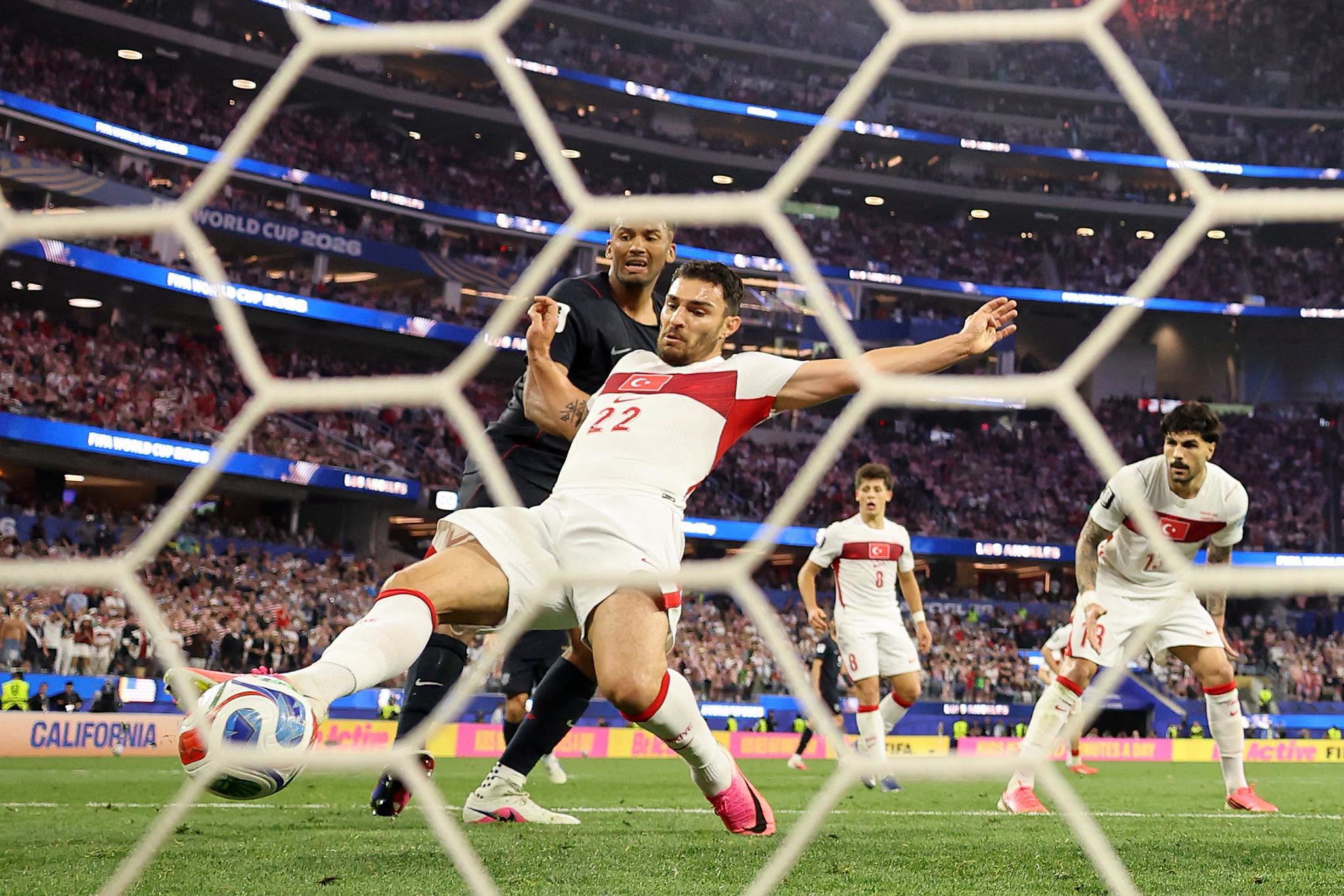 Piala Dunia: Turki Tak Pulang Tangan Kosong