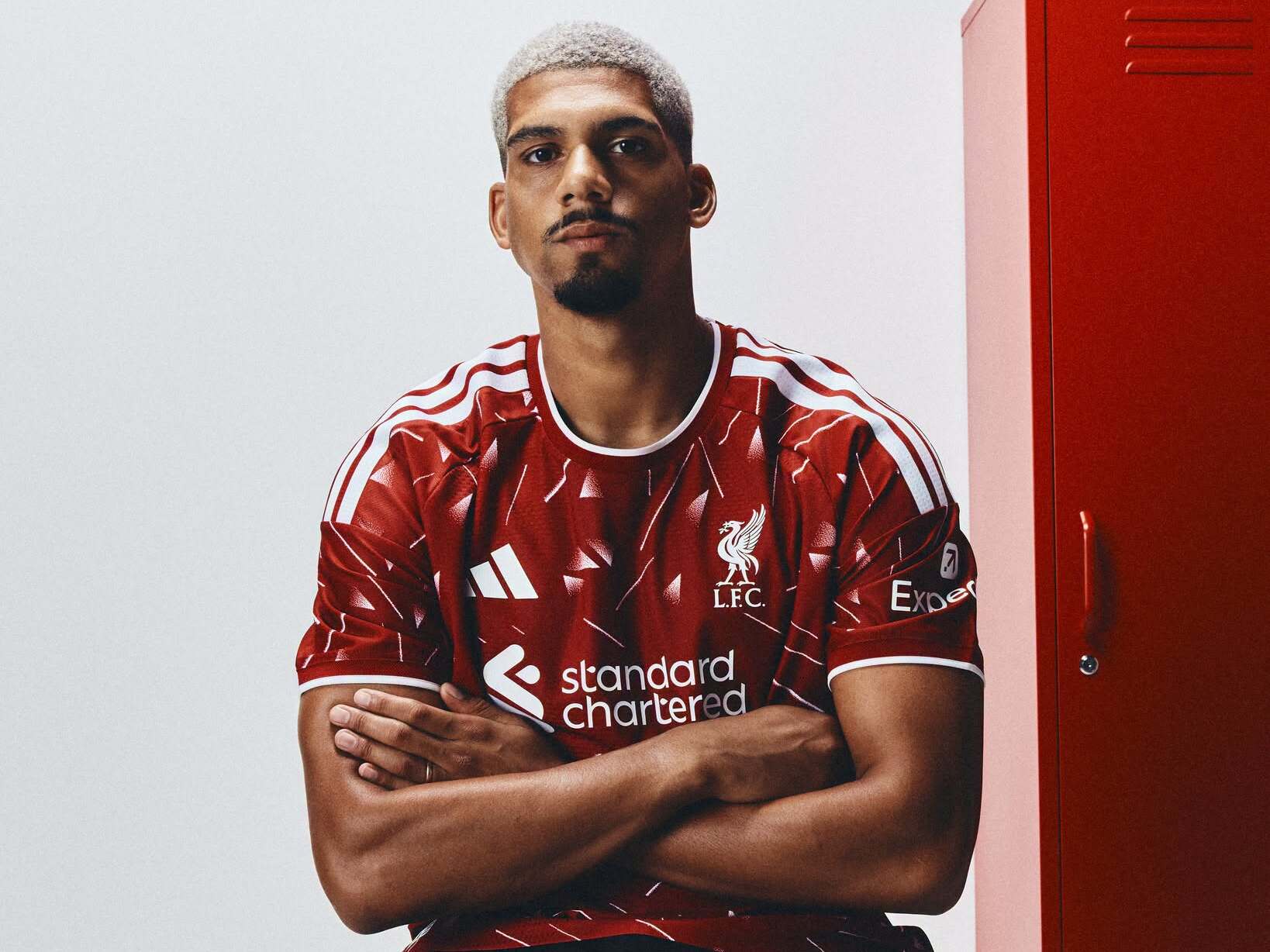 Liverpool Pinjam Araujo